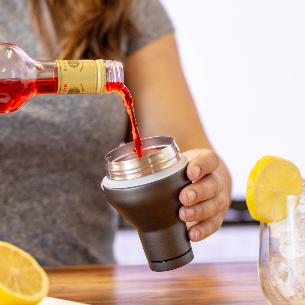 cocktail-shaker-lid-g2 Cocktail_Shaker_lifestyle_2_b714e13d-dd84-4844-956f-11cddc294041.png